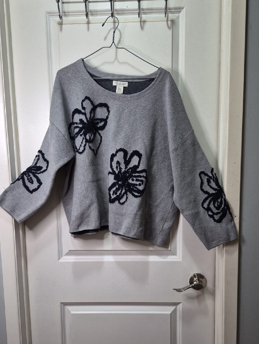 Rachel‎ Zoe Gray Crewneck Sweater with Black Floral Intarsia
